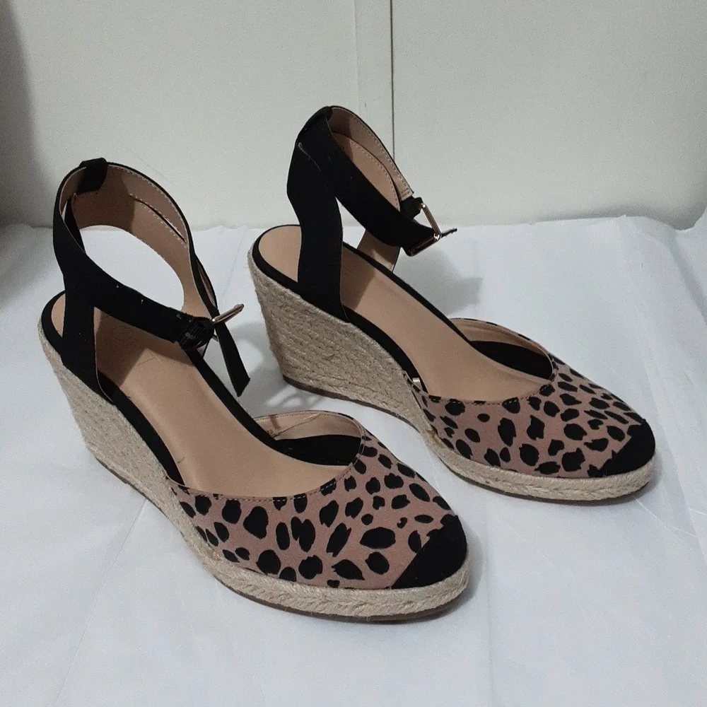 LOFT Leopard Print Women's 8 Wedge‎ Sandals